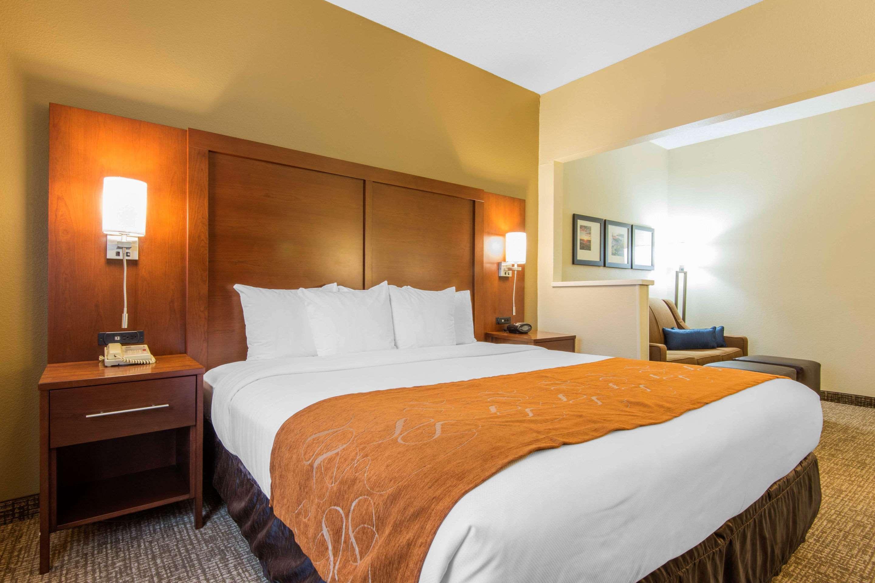 Comfort Suites Rochester Henrietta University Area Exterior foto